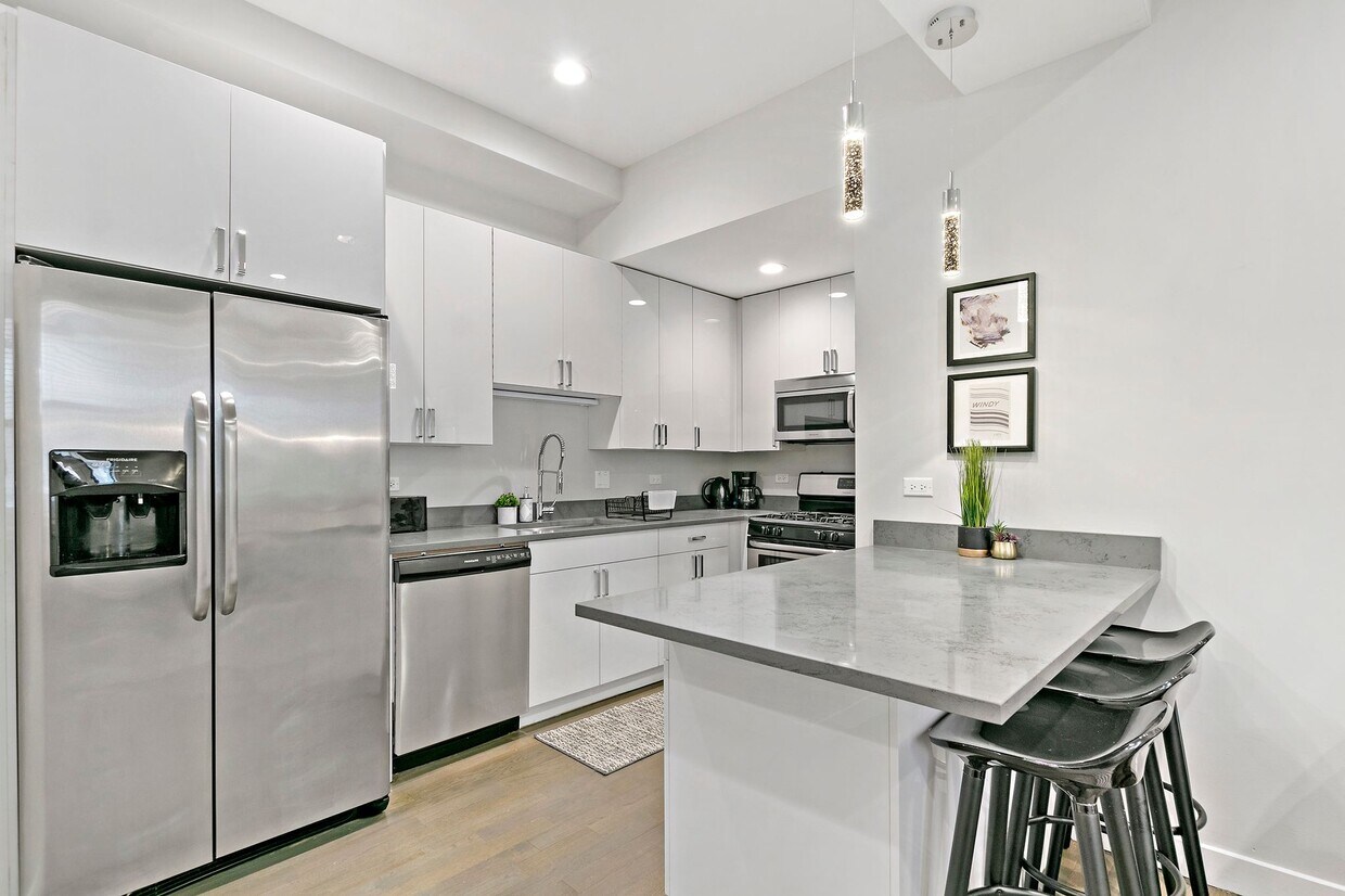 Primary Photo - 2150 W Division St