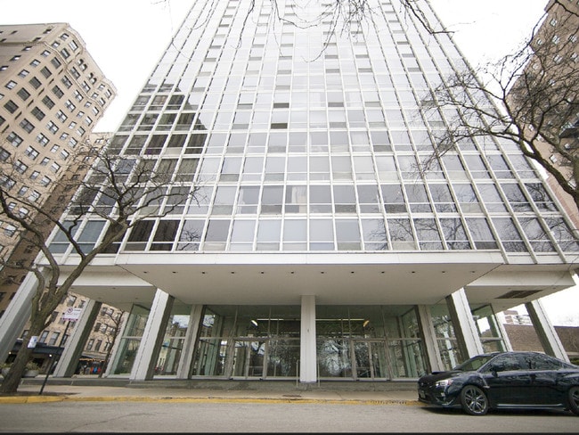 Building Photo - 2400 N Lakeview Ave