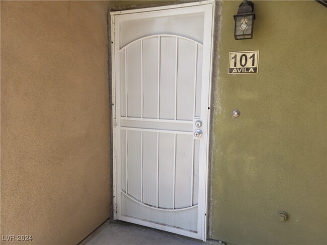 Foto del edificio - 1848 N Decatur Blvd
