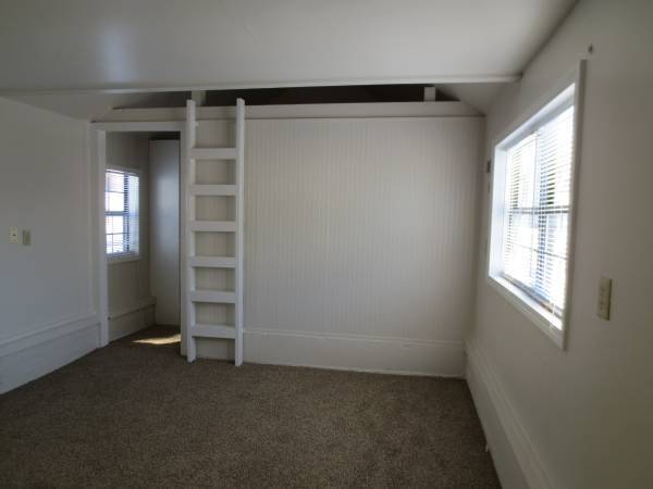 Building Photo - Super Cute Studio!