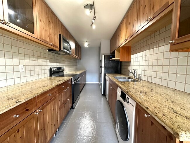Building Photo - 700 Westmount Dr
