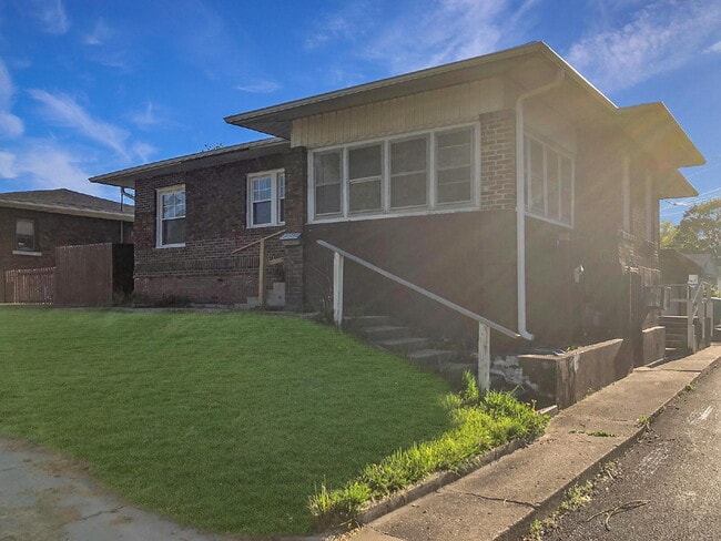 Building Photo - "Charming 3-Bed Home in Springfield with Spacious 1245 Sq Ft Layout!"