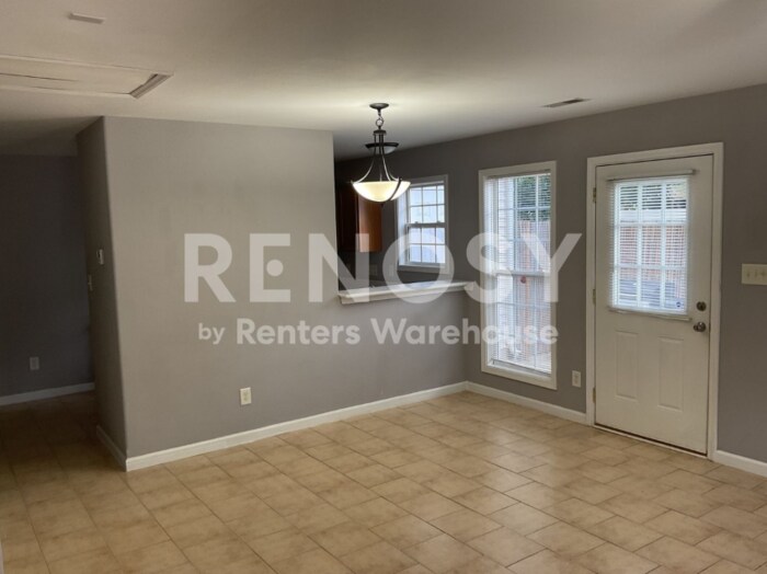 Building Photo - charming Townhome