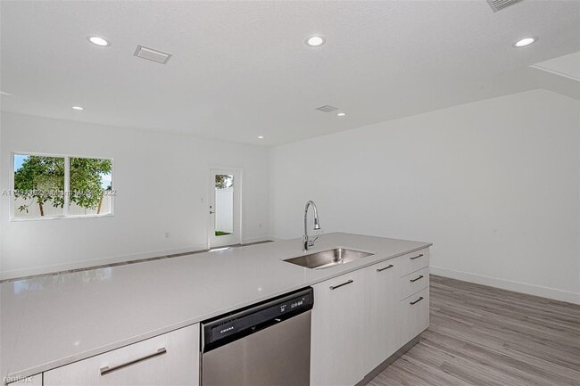 Building Photo - 3 br, 2.5 bath House - 1327 NW 27th Avenue