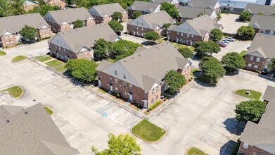 Building Photo - 4441 Burbank Dr