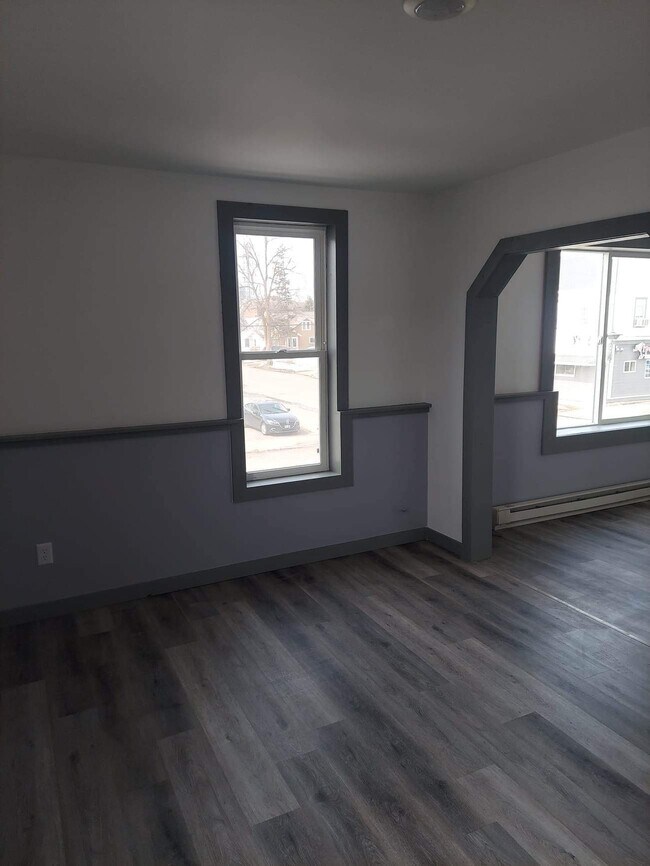 Imagen alternativa - 36 W Eau Claire St