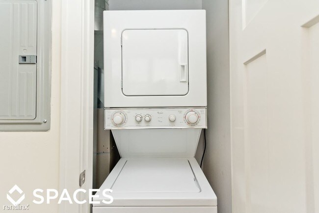 Foto del edificio - 4317 W Irving Park Rd