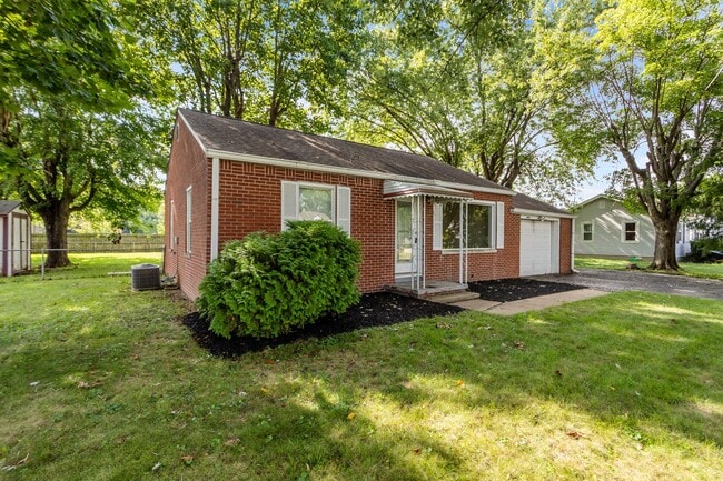 Building Photo - 1090 Rita Dr