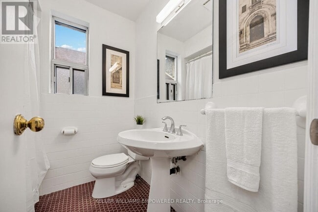 Photo du bâtiment - 1001 Kipling Ave