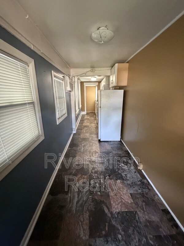 Building Photo - 714 W Canedy St