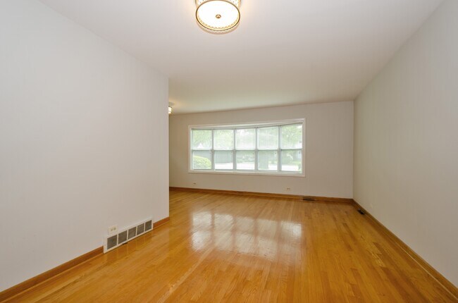 Building Photo - 512 Skokie Blvd