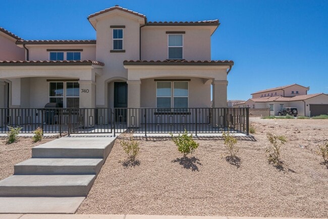 Building Photo - Well Maintained, 3 Bedroom and 2.5 Bathroom Townhome in Desert Color! Internet Included!