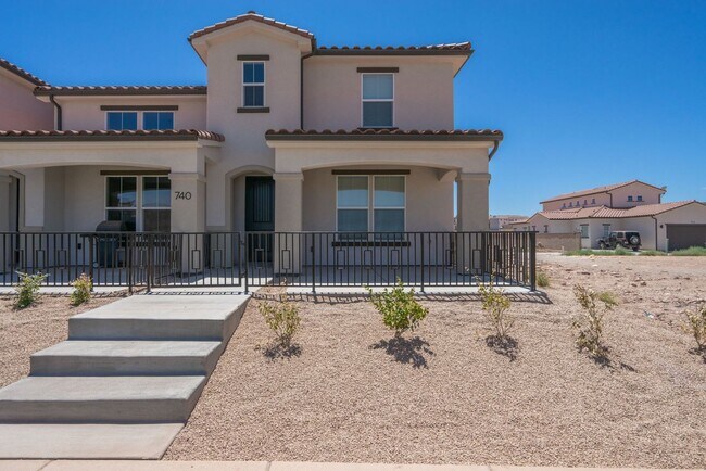 Foto del edificio - Well Maintained, 3 Bedroom and 2.5 Bathroom Townhome in Desert Color! Internet Included!