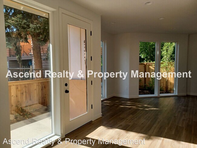 Foto del edificio - 2 br, 2.5 bath House - 5321 NE 14th Pl