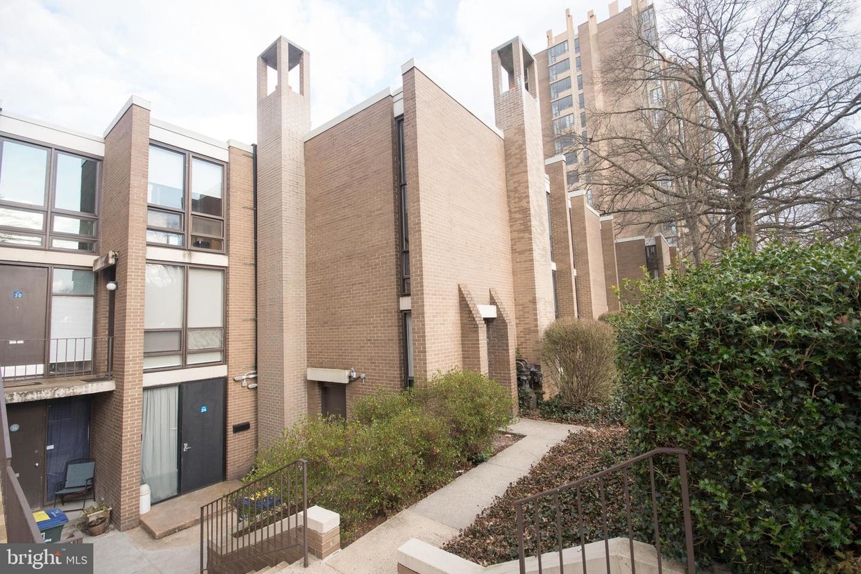 Primary Photo - 11422 Washington Plaza W