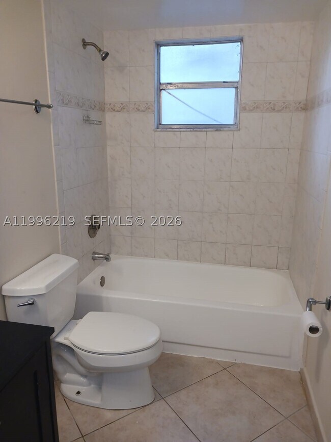 Foto del edificio - 3500 Gateway Dr