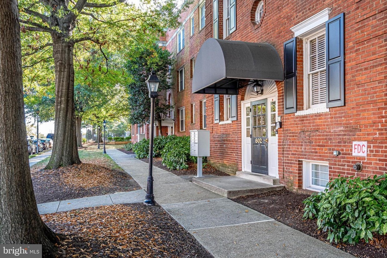 602 Bashford Ln Unit 2233, Alexandria, VA 22314 Condo for Rent in
