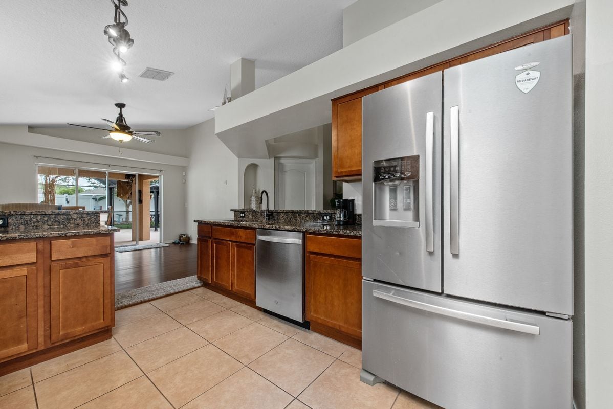 Building Photo - 14617 Keelford Way