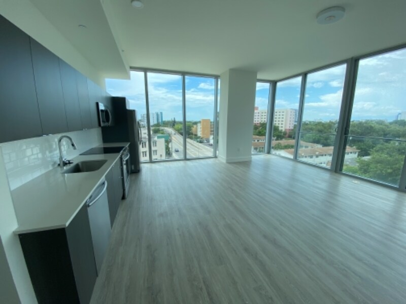 Foto principal - 102 NW 13th Ct