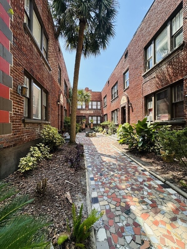 Foto del edificio - 2738 Riverside Ave