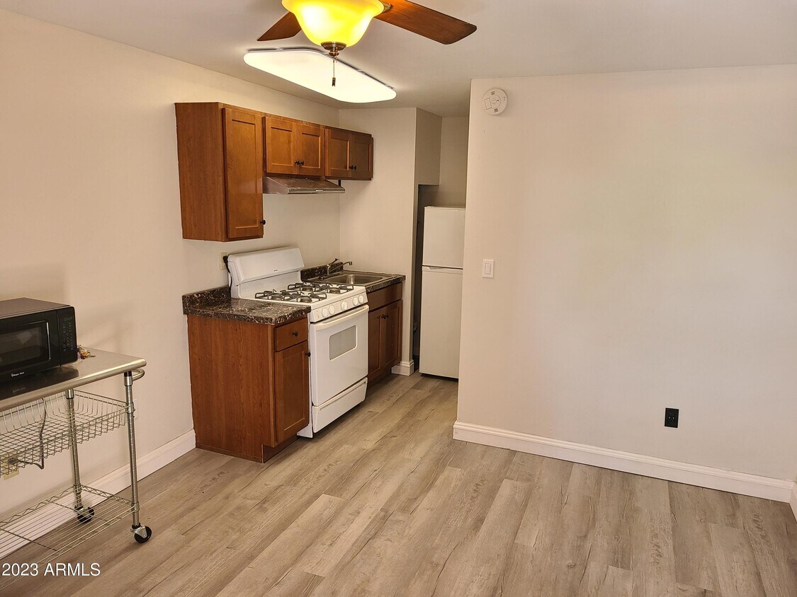 145 E Wickenburg Way Unit F, Wickenburg, AZ 85390 Room for Rent in