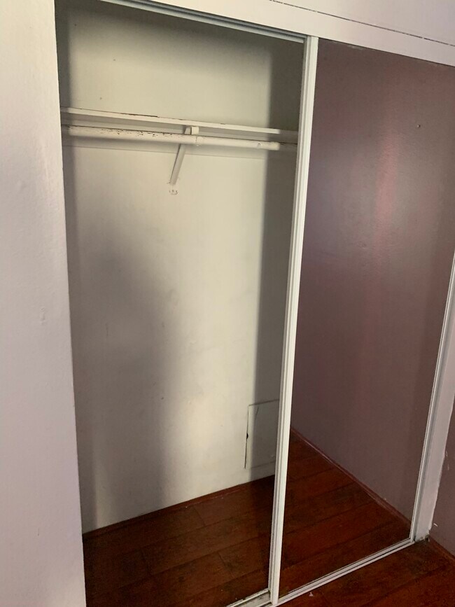 Foto del edificio - 6151 Reseda Blvd