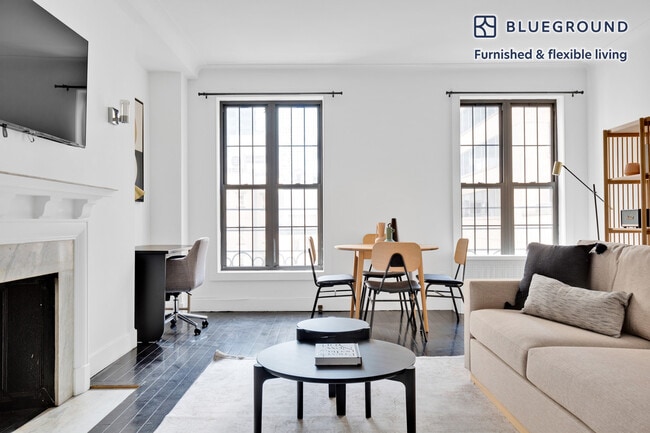 Building Photo - 15 W 55th St