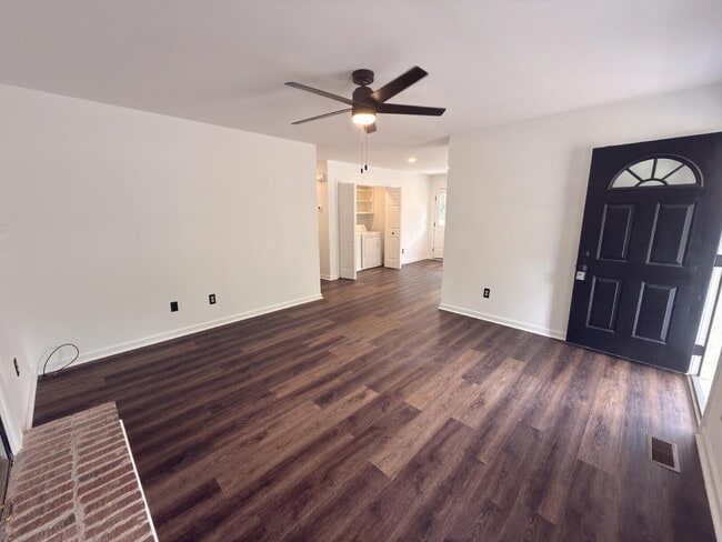 Building Photo - Move-In ready-Rosewood 3BR w/ Fenced Yard + Pet Friendly