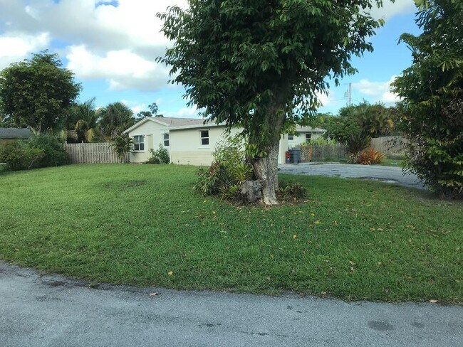 Foto del edificio - 6545 Katherine Ct