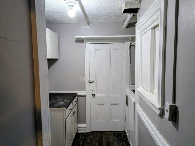 Foto del edificio - 353 Ravine Ave