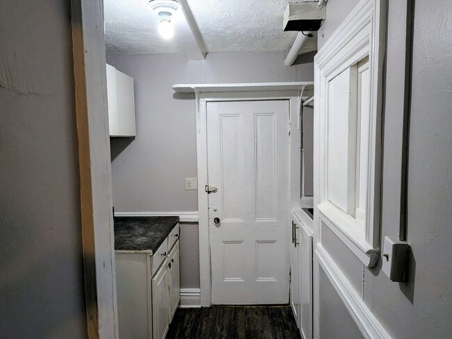 Building Photo - 353 Ravine Ave