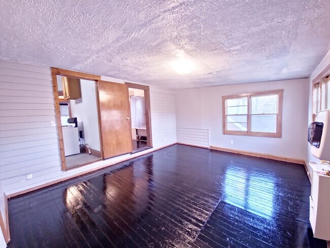 Building Photo - 4265 E 128th St, Cleveland, OH 44105