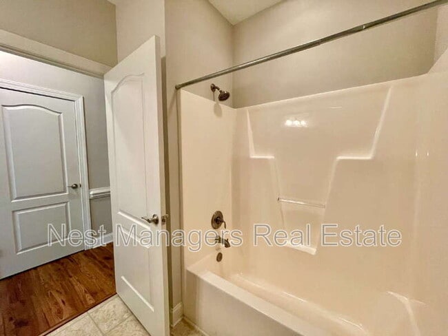 Building Photo - 206 Fountainhead Ln
