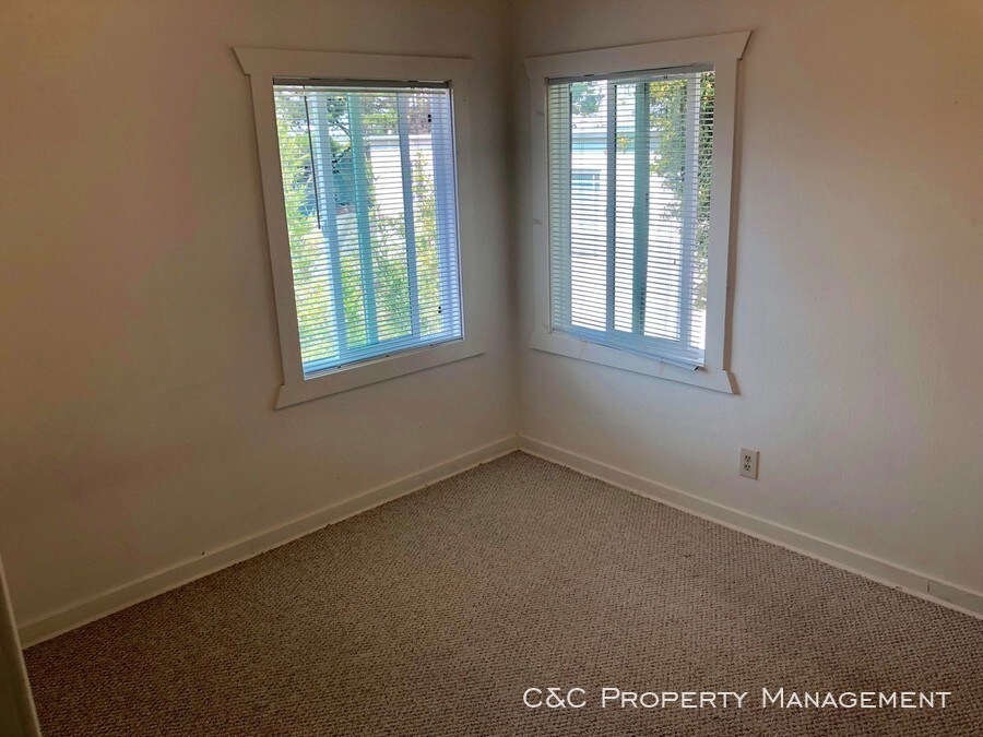 Building Photo - Charming 2 Bedroom in Pacific Grove
