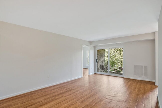 Building Photo - Coming Soon! 2 bedroom condo in Annapolis!