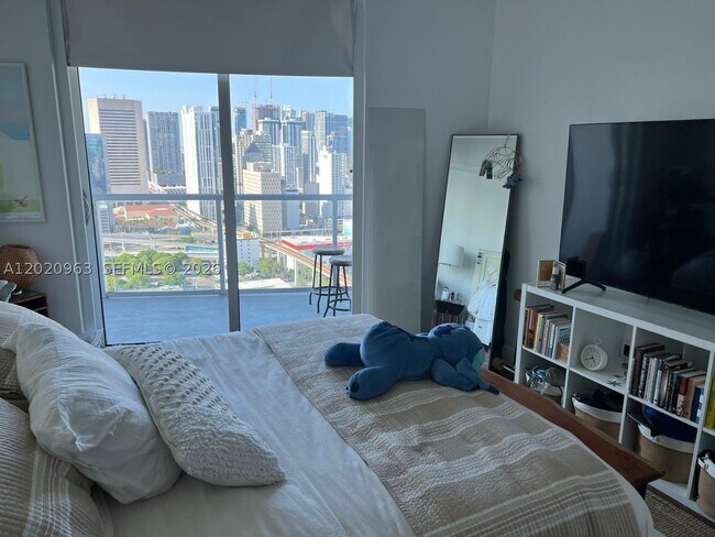Foto del edificio - 185 SW 7th St