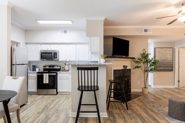 Building Photo - Water Oak Apartments