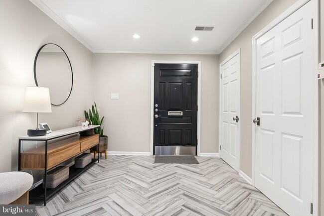 Foto del edificio - 2729 Unicorn Ln NW