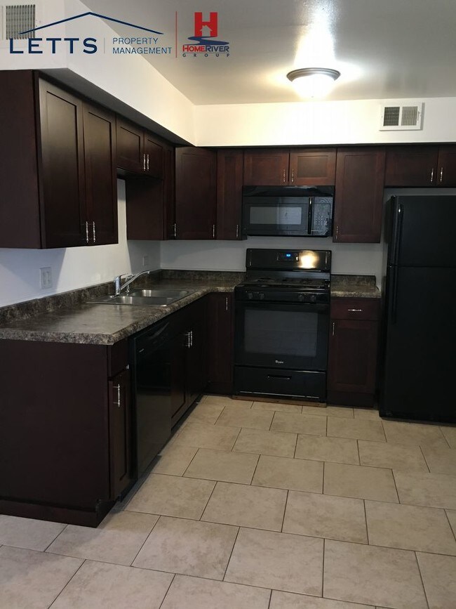 Building Photo - Beautiful 2 Bedroom Aprtment