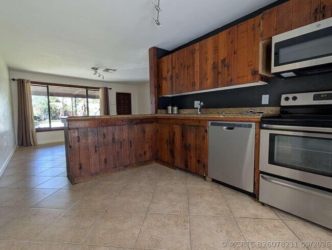 Foto del edificio - 1450 NE 30th St