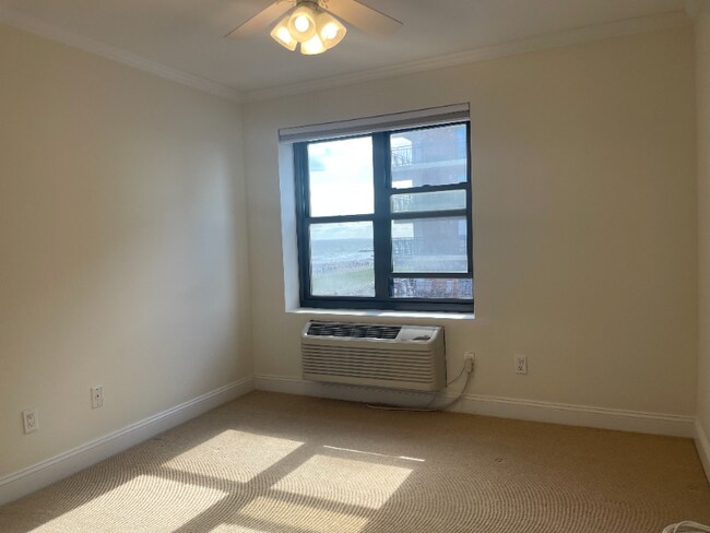 Foto del edificio - 220 W Broadway