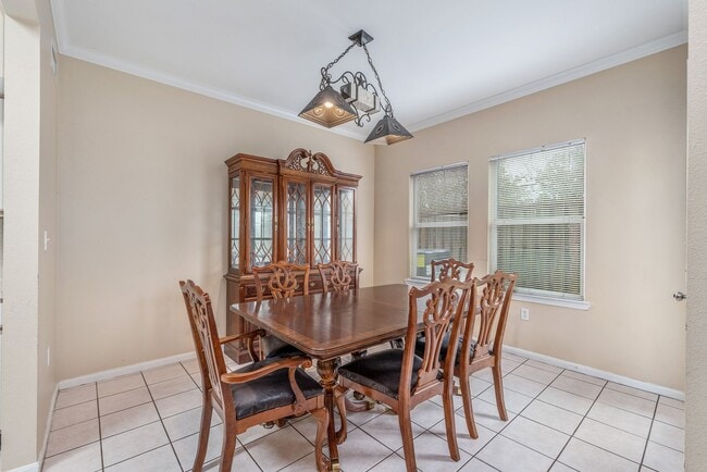 Foto del edificio - AVAILABLE AUGUST 2025! Great Townhome in C...