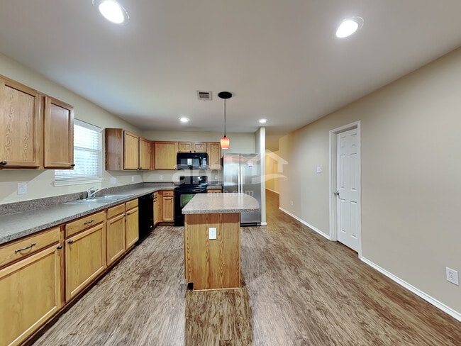 Building Photo - 2505 Saddlehorn Dr
