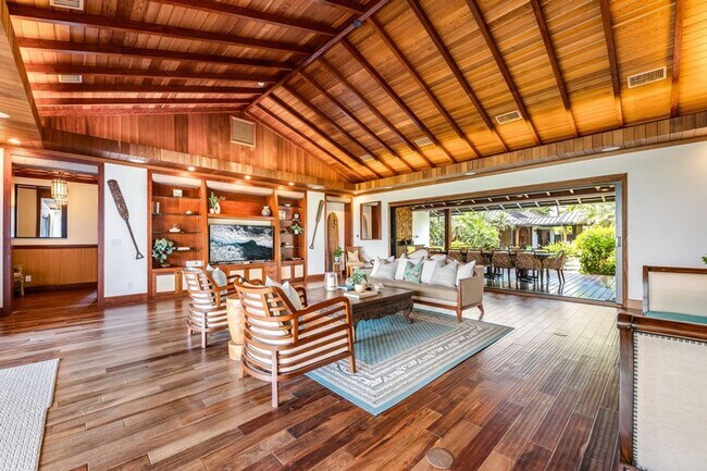 Building Photo - Castle Point Estate: Oceanfront w/ Pool, Spa, Gym & Lanais