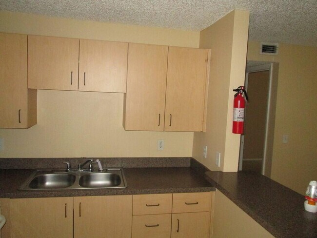 Building Photo - 800 N Fiske Blvd
