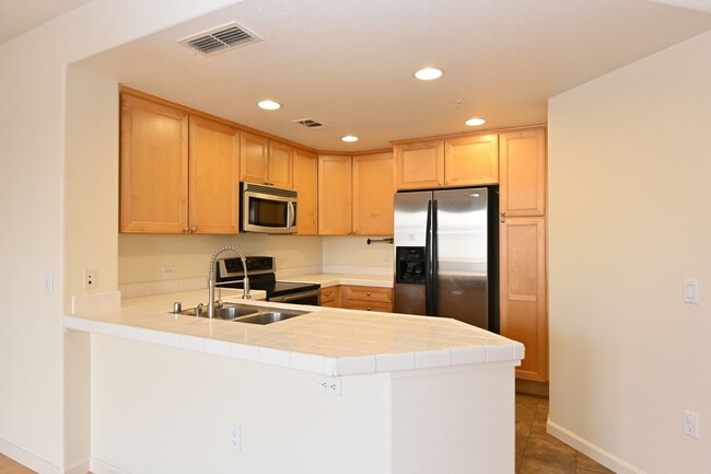 Foto del edificio - Top Floor Monte Vista Condo with Interior ...