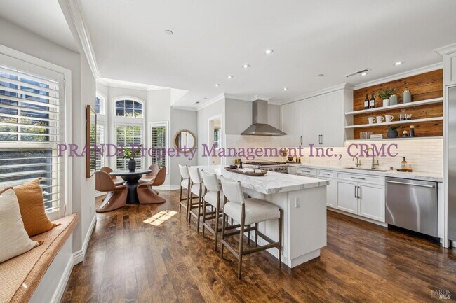 Foto del edificio - Luxury Townhome on Exclusive De Silva Island!
