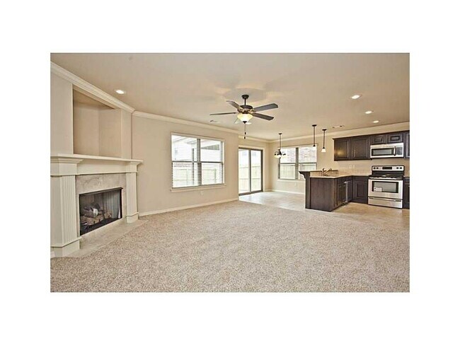 Building Photo - Clean and fresh near Washington Regional Hospital and the Bike Trail! To schedule your own showin...