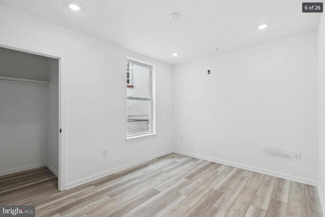 Foto del edificio - 890 N 42nd St