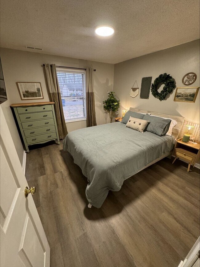 Foto del edificio - 913 Bagwell Dr